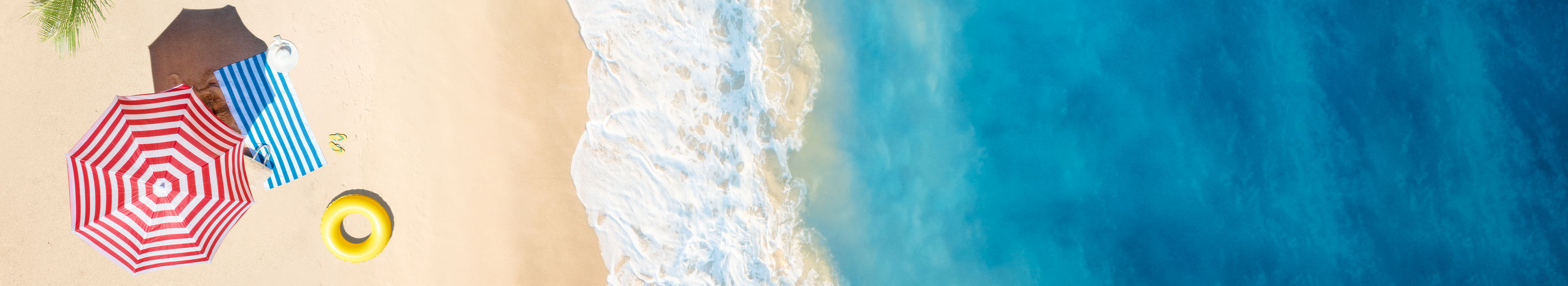 Strand mit Sonnenschirm