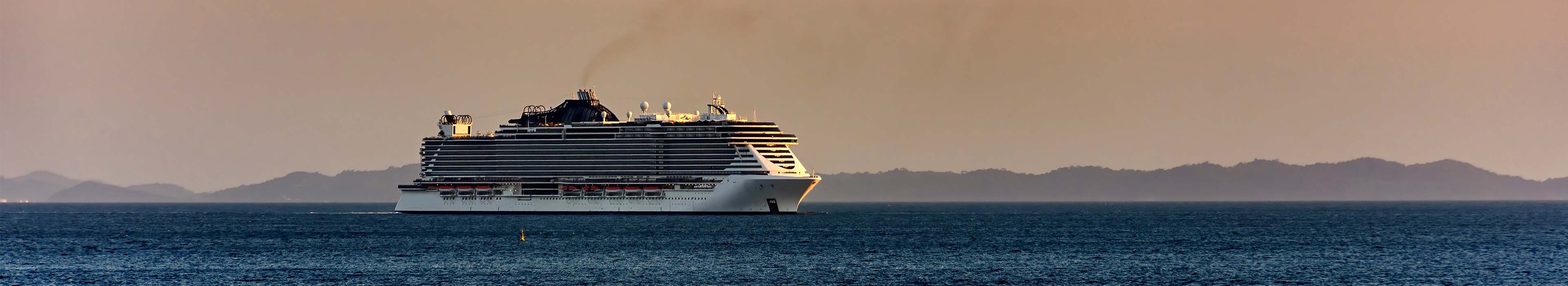 Kreuzfahrtschiff in Südamerika