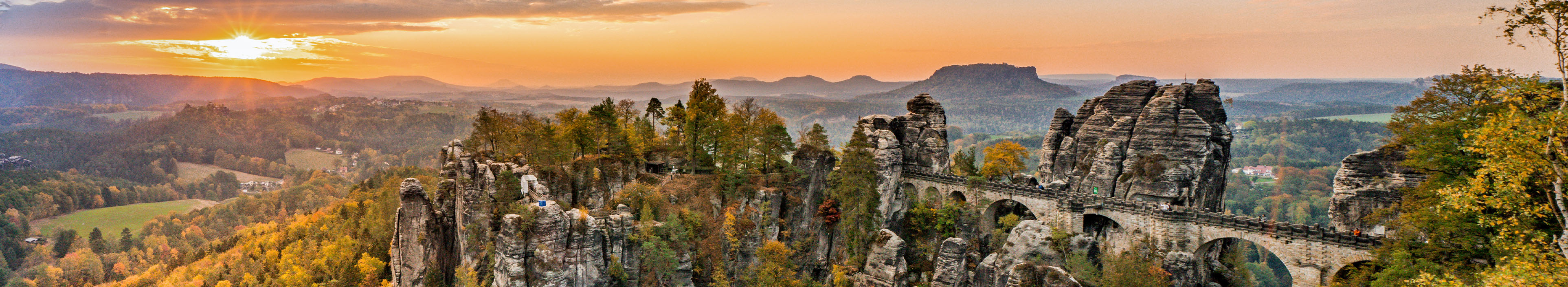 Sonnenaufgang auf der Bastei in der Sächsischen Schweiz