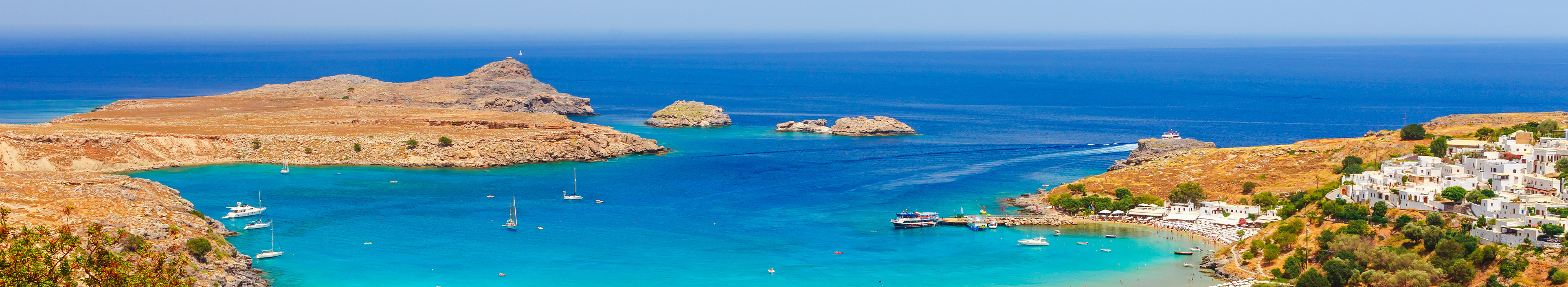 Bucht und Burg von Lindos auf der Insel Rhodos, Dodekanes, Griechenland