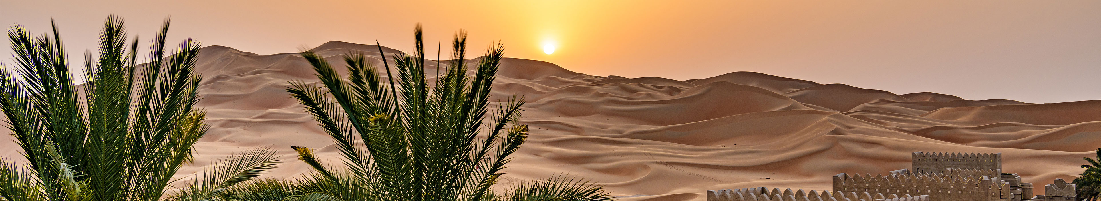 Wüste Qasr Al Sarab, Abu Dhabi, Vereinigte Arabische Emirate beim Sonnenuntergang