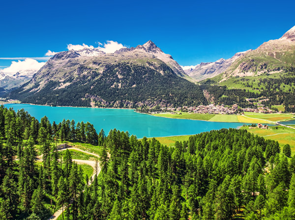 Blick auf den Silsersee, Silvaplanersee, Engadin und Maloja vom Corvatsch, Schweiz