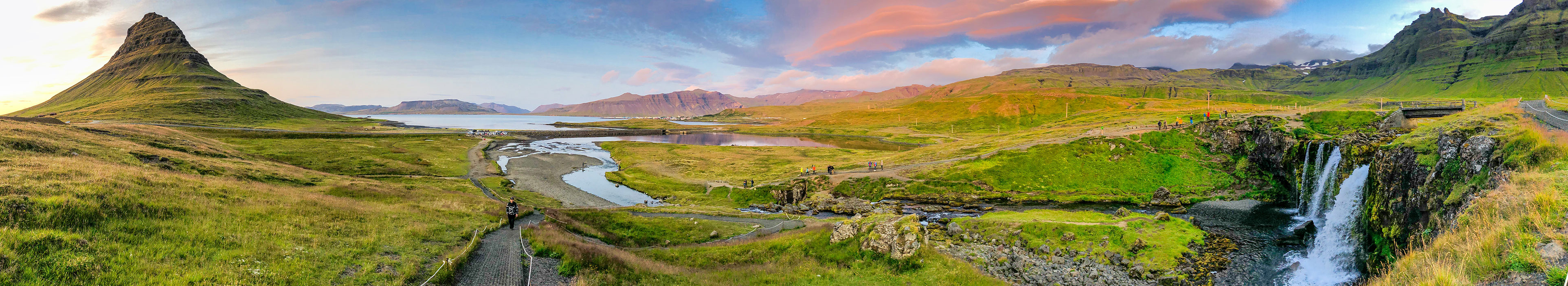 Kirkjufellfoss, ein malerischer Ort mit ikonischem Wasserfall und Gipfel in Island