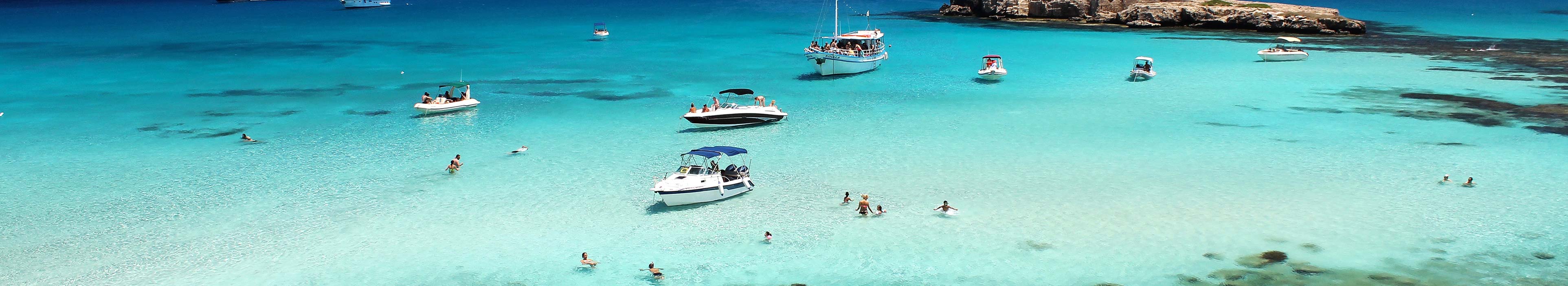 Blaue Lagune während einer Pauschalreise auf Zypern