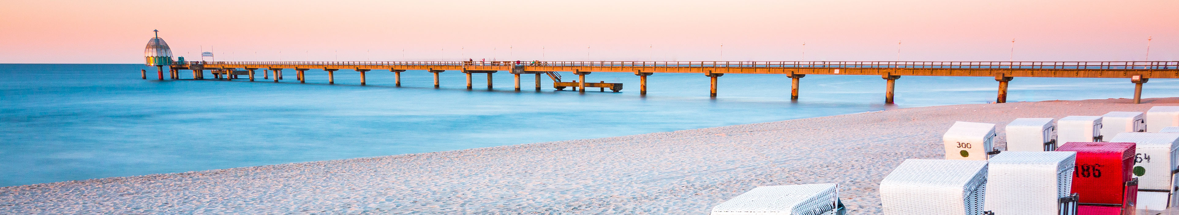 Sonnenuntergang an der Seebrücke Zinnowitz auf der Insel Usedom.